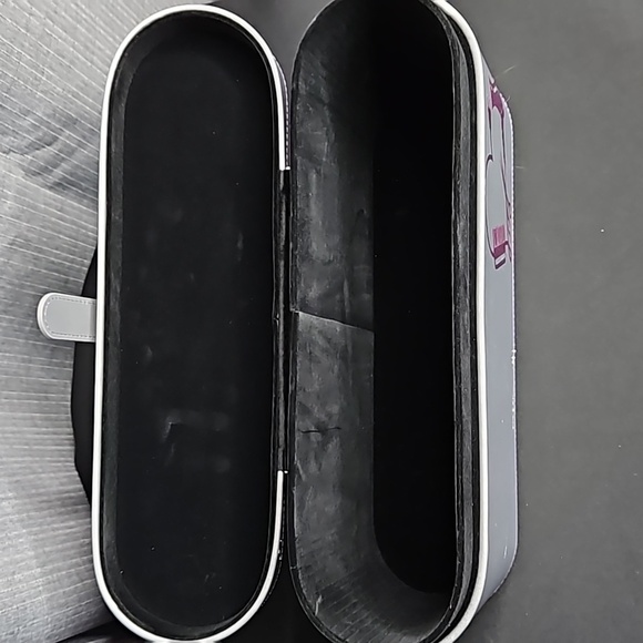 DYSON PLATINUM PRESENTION CASE - Picture 4 of 11